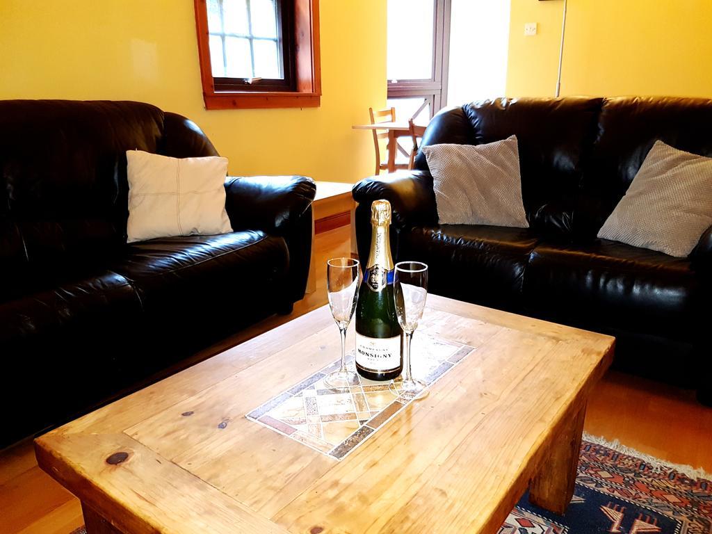 Dean Village - Lovely 2 Bed In Picturesque Dean Village With Balcony And Private Parking Edimburgo Habitación foto